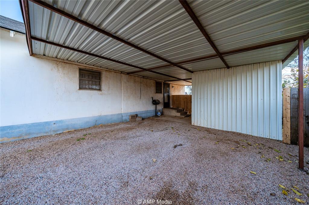 506 East Beauregard Street Rotan, TX 79546 - Photo 23 of 25 a view of a garage
