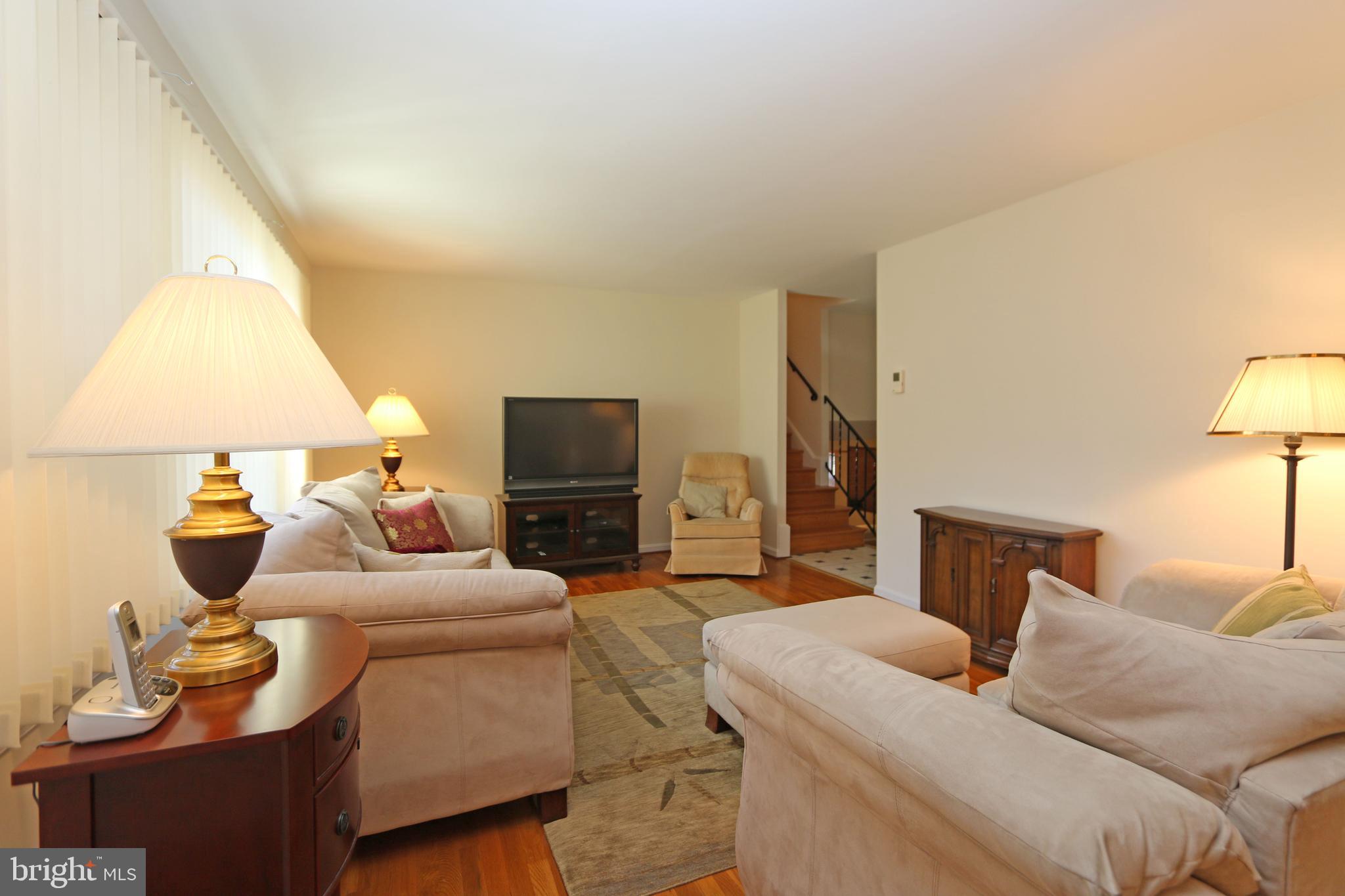 6726 Houndmaster Road Springfield, VA 22152 - Photo 3 of 42 Gallery Image 3