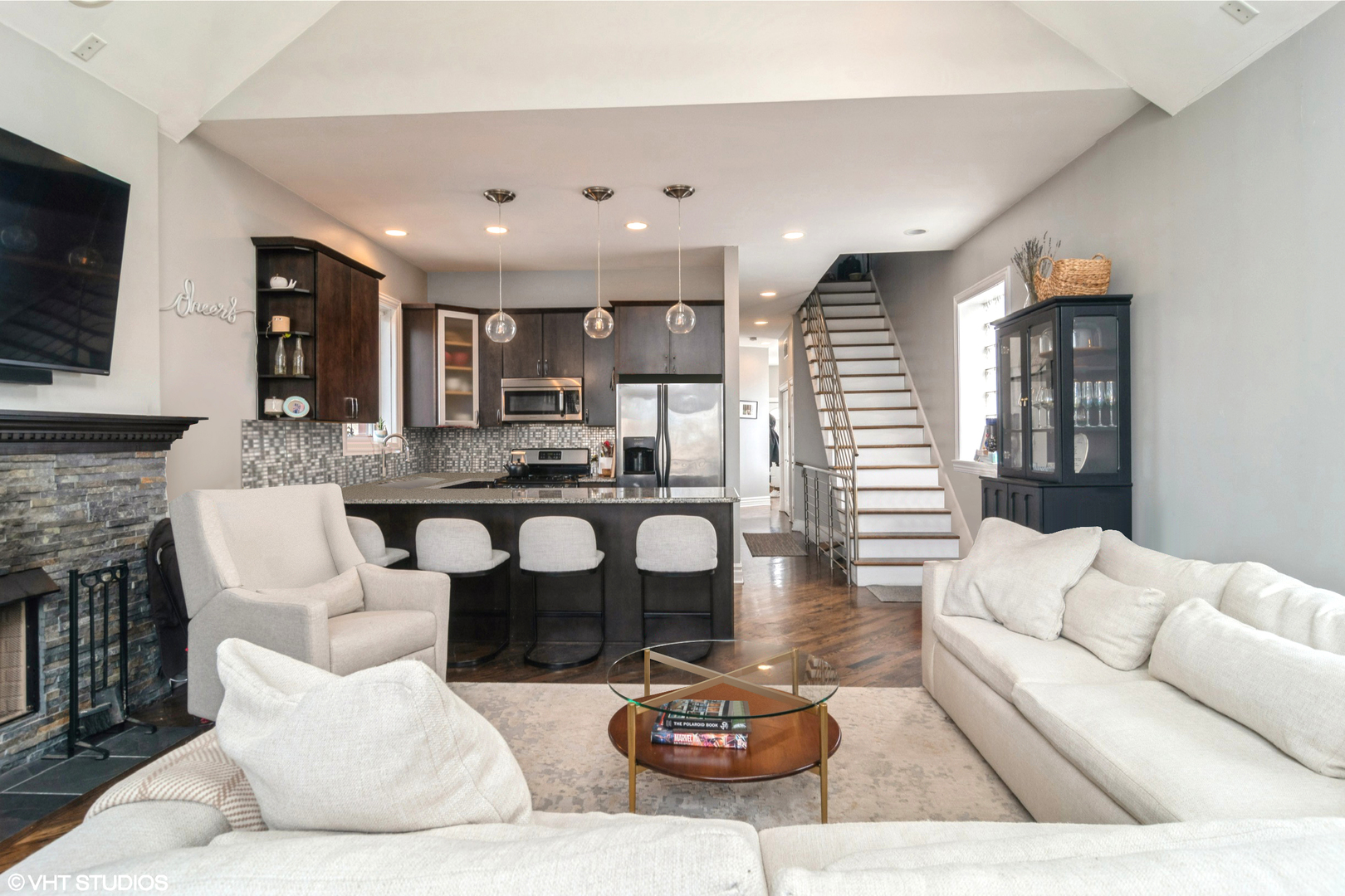 2013 West Rice Street, Unit 3 Chicago, IL 60622 - Photo 4 of 13 a living room with furniture and kitchen view