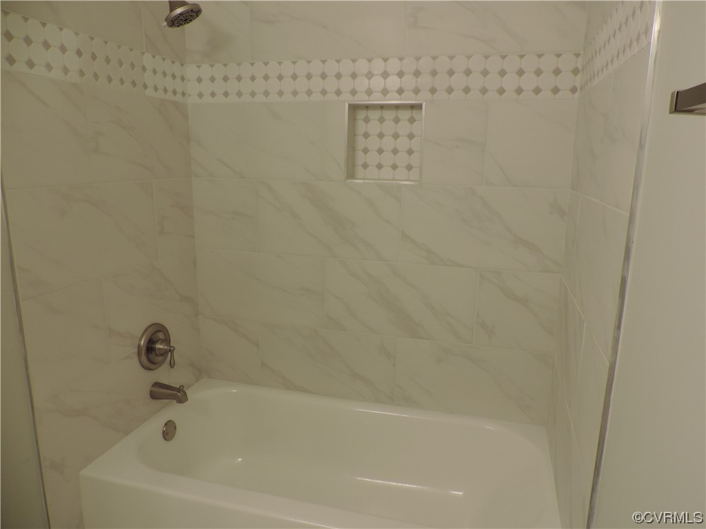 10616 Savoy Road North Chesterfield, VA 23235 - Photo 23 of 29 a bathroom with a bathtub