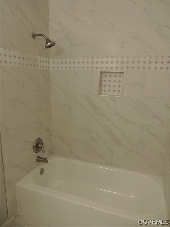 10616 Savoy Road North Chesterfield, VA 23235 - Photo 24 of 29 a bathroom with a bathtub