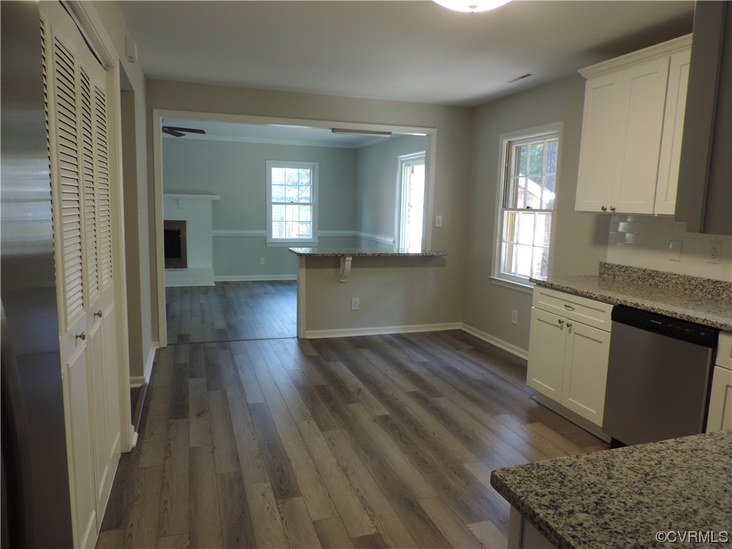 10616 Savoy Road North Chesterfield, VA 23235 - Photo 3 of 29 a kitchen with granite countertop a stove and wooden floor