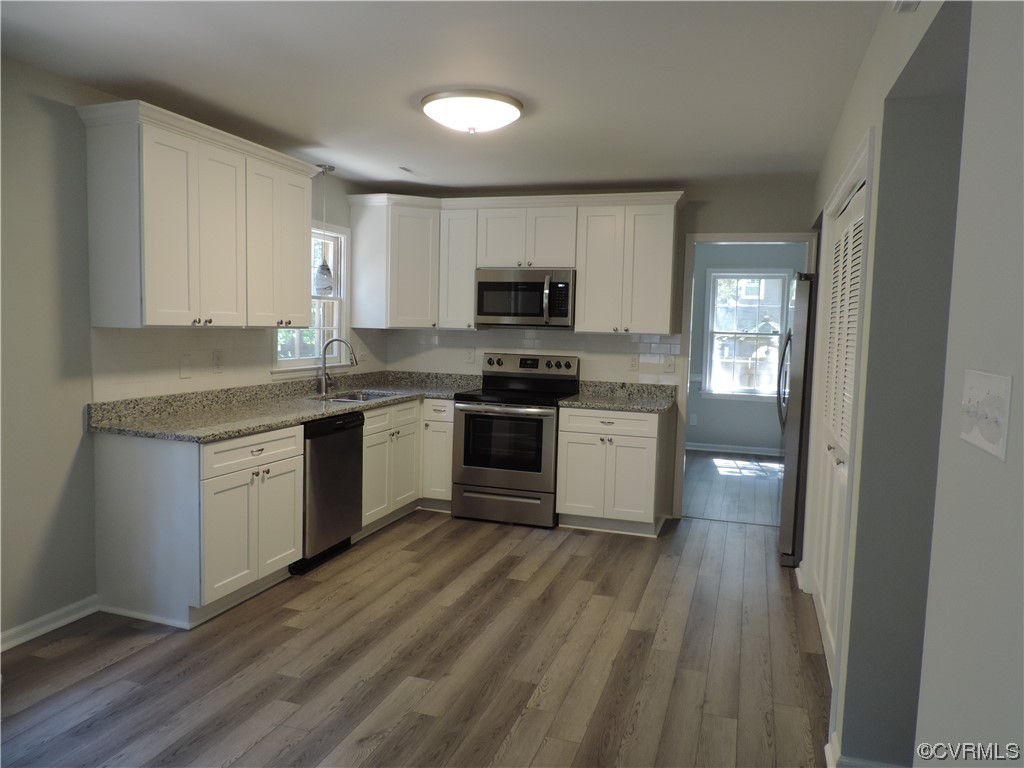 10616 Savoy Road North Chesterfield, VA 23235 - Photo 4 of 29 a kitchen with granite countertop a stove top oven and cabinets