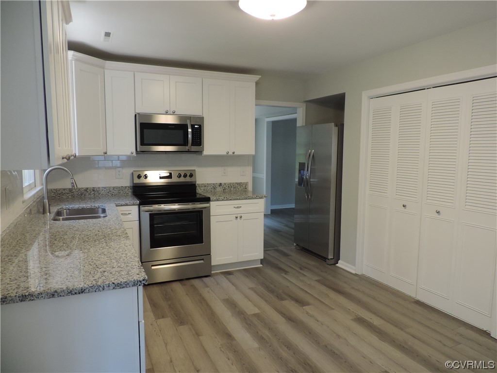 10616 Savoy Road North Chesterfield, VA 23235 - Photo 5 of 29 a kitchen with granite countertop a sink and steel appliances