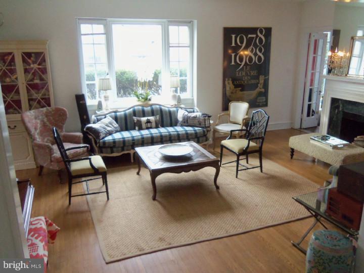 416 Vernon Road Jenkintown, PA 19046 - Photo 4 of 25 Living Room