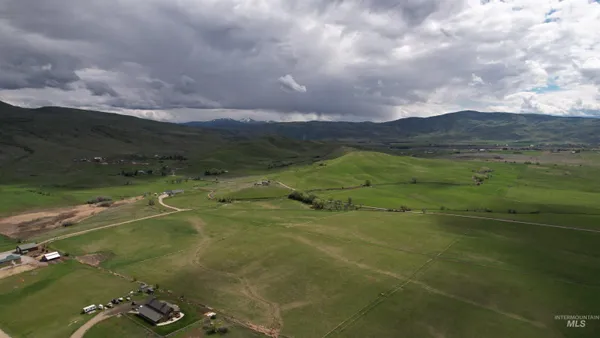 $1,100,000 | 7210 Sweet Ola Highway, Sweet, ID 83670