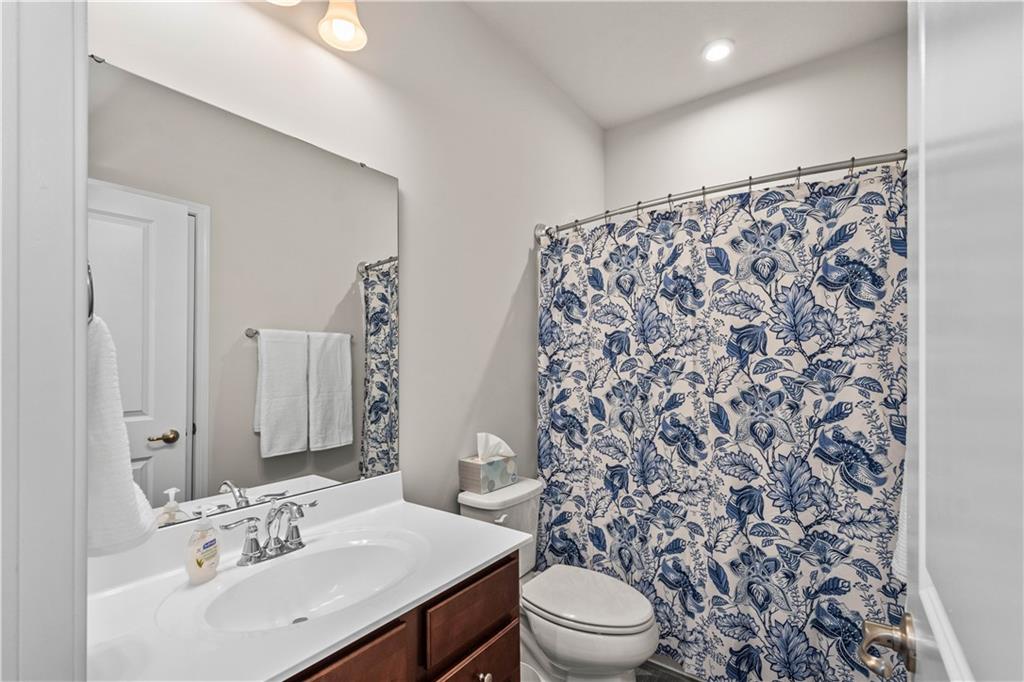 107 High Pointe Drive Washington, PA 15301 - Photo 24 of 38 a bathroom with a sink toilet and shower