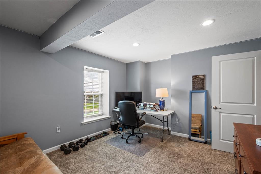 107 High Pointe Drive Washington, PA 15301 - Photo 32 of 38 a workspace with furniture and a window