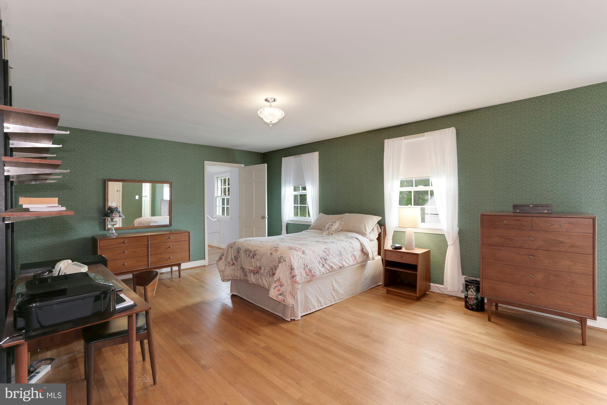 5615 Overlea Road Bethesda, MD 20816 - Photo 20 of 48 Primary Bedroom.