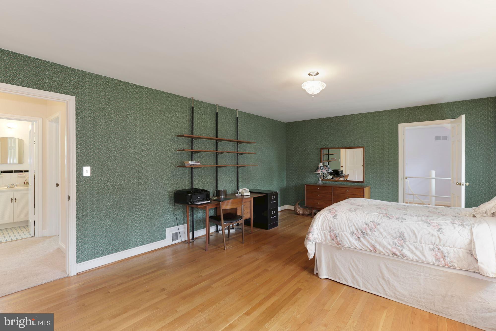5615 Overlea Road Bethesda, MD 20816 - Photo 22 of 48 Primary Bedroom.