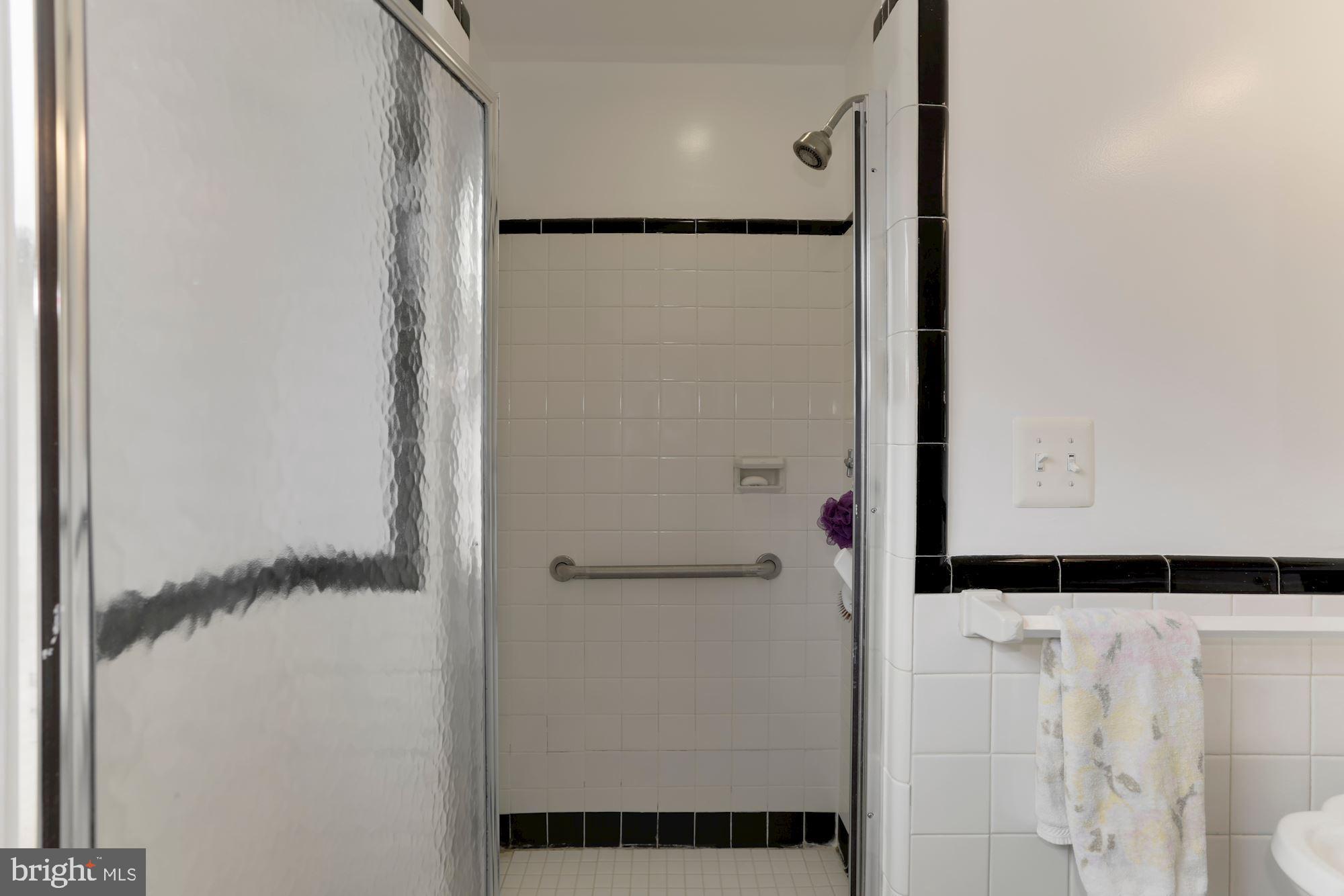 5615 Overlea Road Bethesda, MD 20816 - Photo 25 of 48 Primary Bathroom.