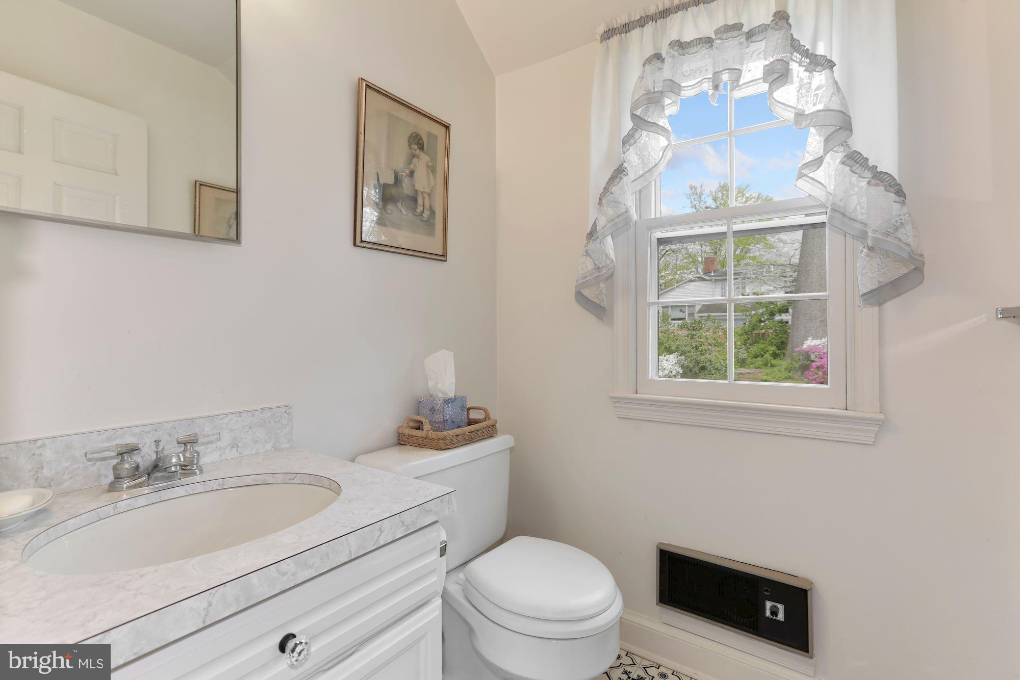 5615 Overlea Road Bethesda, MD 20816 - Photo 28 of 48 Ensuite half bathroom off Bedroom #2.