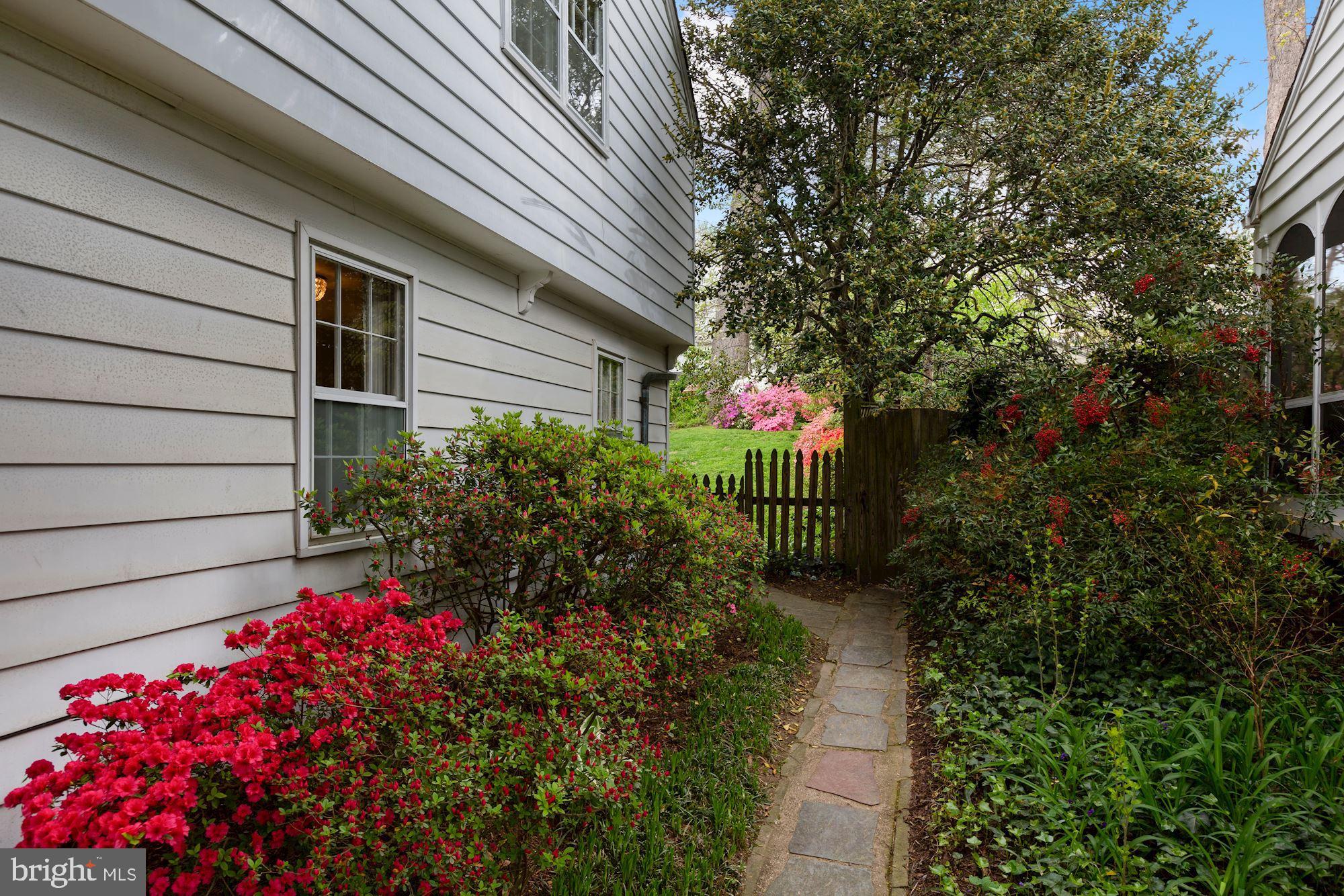 5615 Overlea Road Bethesda, MD 20816 - Photo 42 of 48 Side yard.