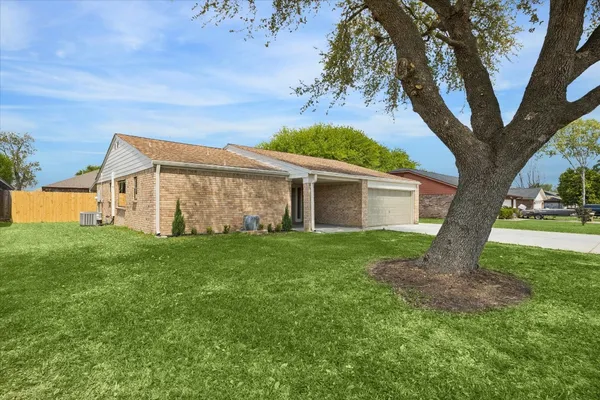 $259,000 | 5309 Bramble Lane, Dickinson, TX 77539