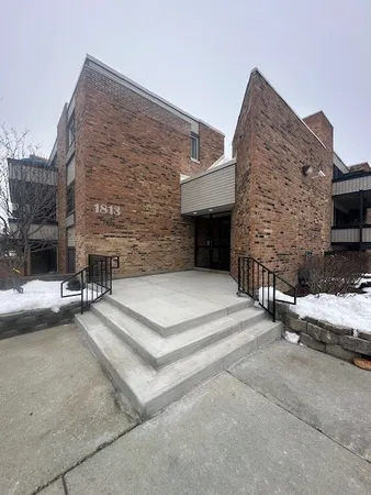 a view of building with car parked
