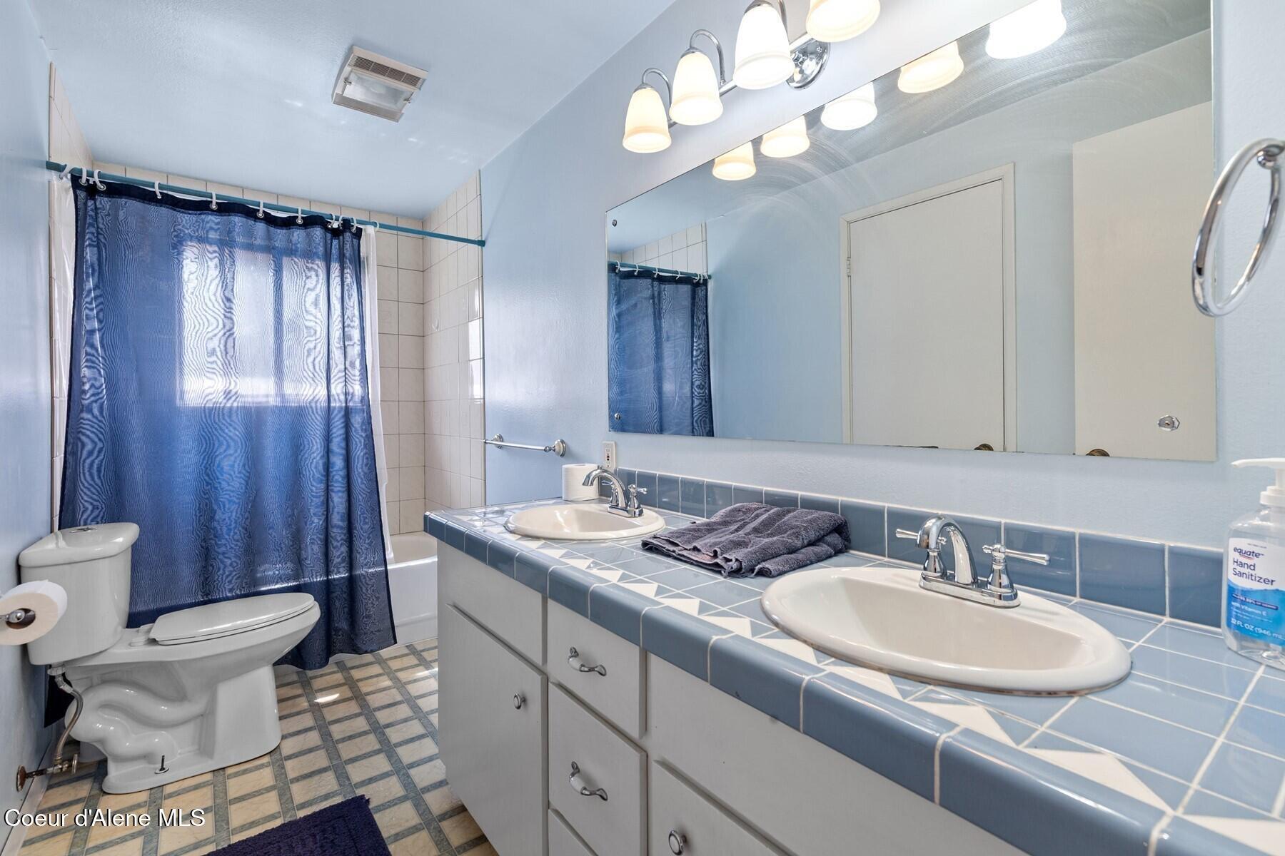 213 Rio Vista Street Osburn, ID 83849 - Photo 12 of 28 213RioVistaSt Bath 2