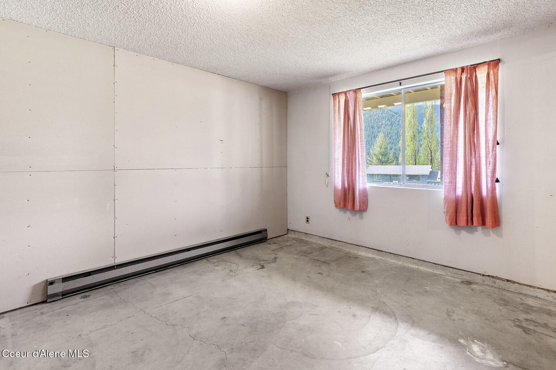 213 Rio Vista Street Osburn, ID 83849 - Photo 15 of 28 213RioVistaSt Lower Level Bed
