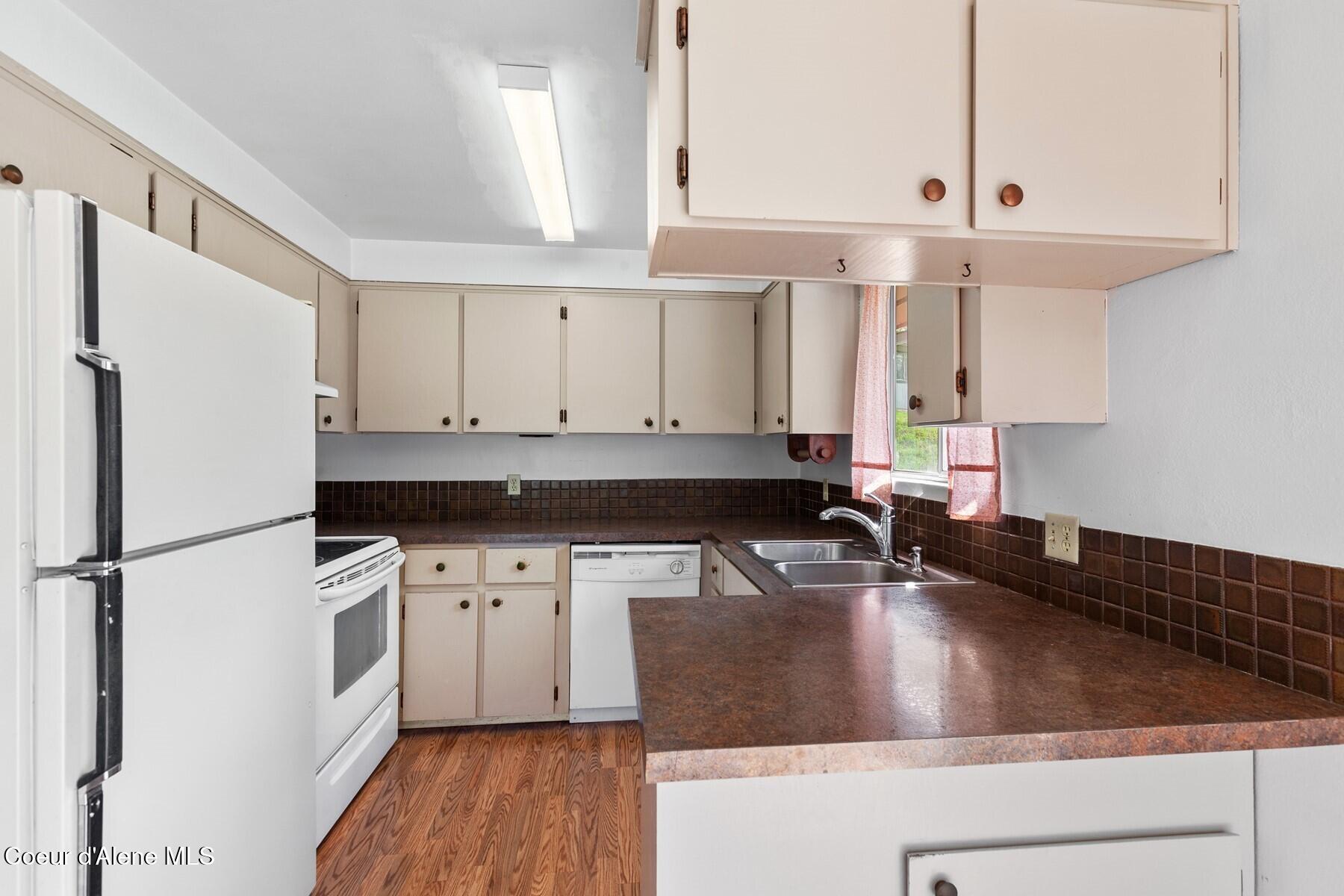 213 Rio Vista Street Osburn, ID 83849 - Photo 6 of 28 213RioVistaSt Kitchen
