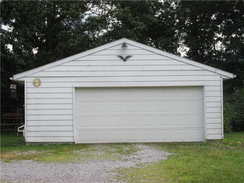 3462 Sample Road Hermitage, PA 16148 - Photo 12 of 13 Parking Lot/Garage.
