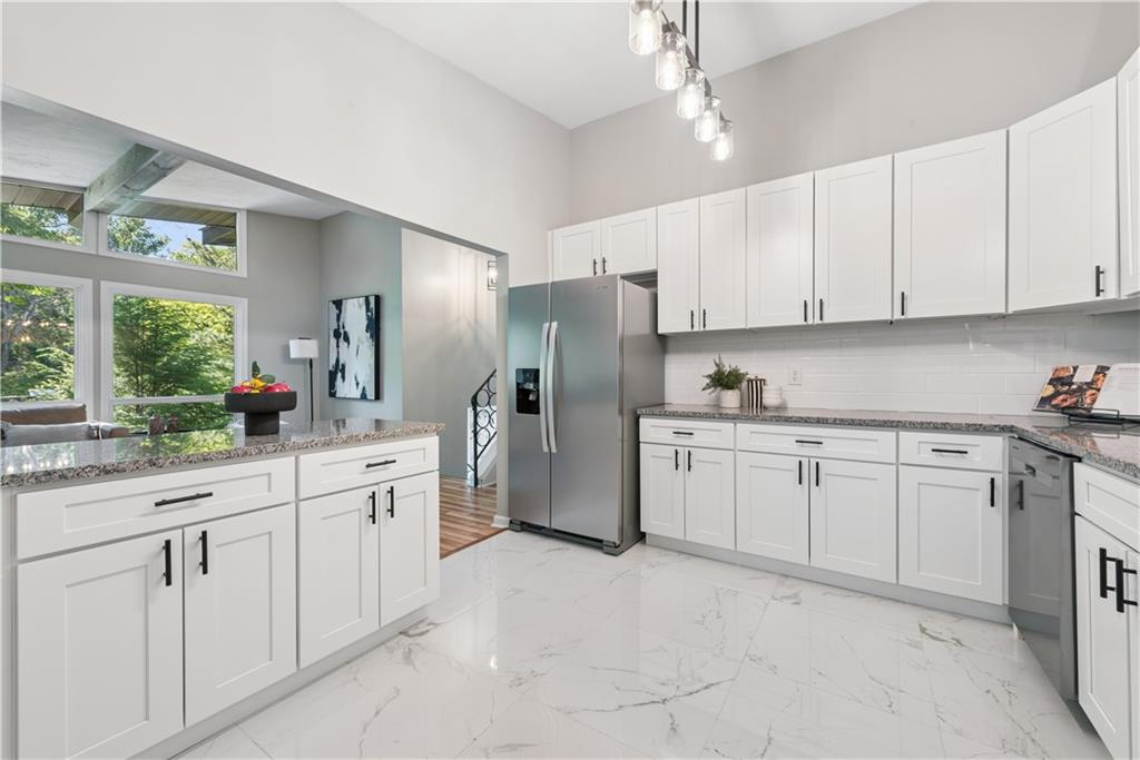 2317 Marbury Road Pittsburgh, PA 15221 - Photo 4 of 33