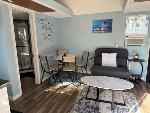 $1,600 | 13298 County Road 190, Unit PIPER, Alvin, TX 77511