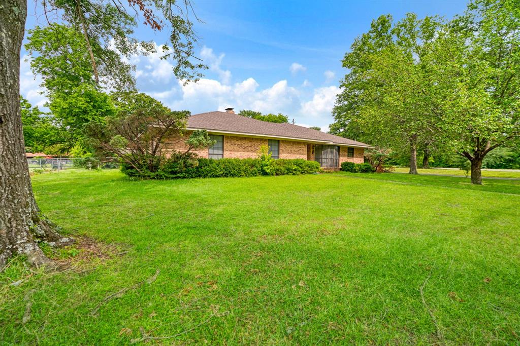 615 North Main Street Bogata, TX 75417 - Photo 2 of 18