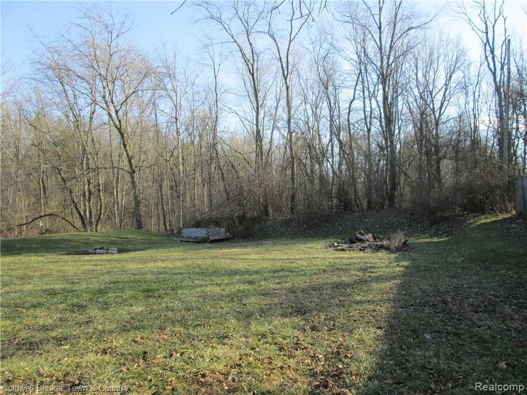 21521 Kaiser Road Gregory, MI 48137 - Photo 9 of 30 099.JPG