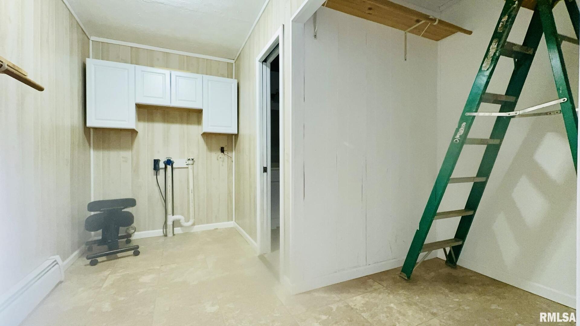 1206 South Main Street Benton, IL 62812 - Photo 21 of 23 a view of an empty room