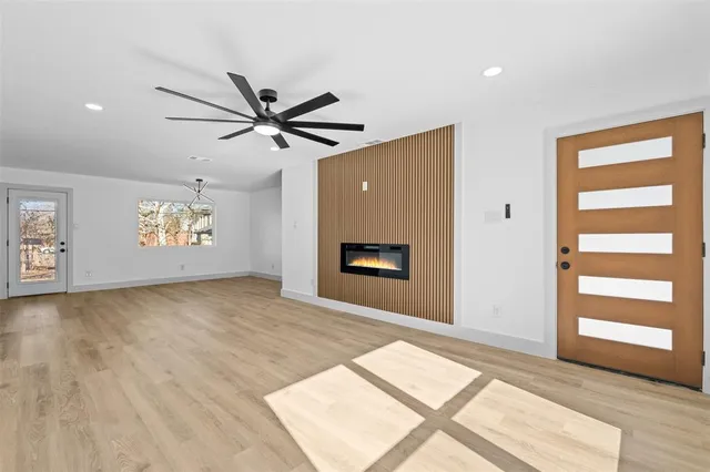 a view of an empty room and window