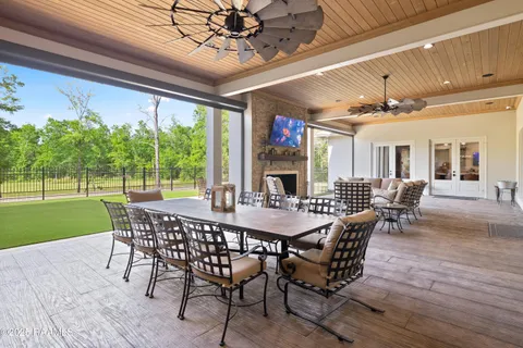 $4,100,000 | 235 North Fieldspan Road, Unit B, Scott, LA 70583