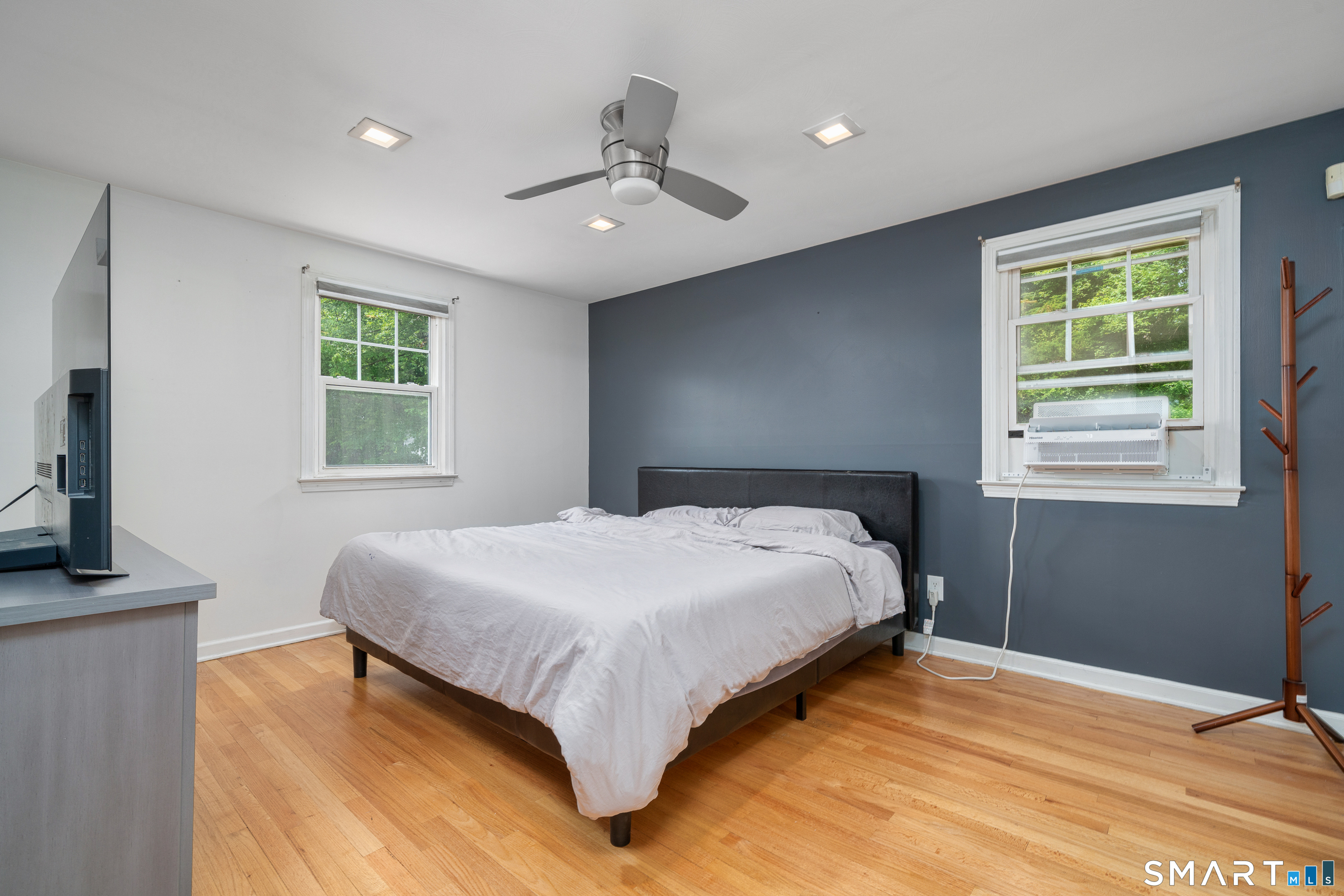 96 Lynn Drive Meriden, CT 06451 - Photo 16 of 39 Master Bedroom Suite w/Walk-in Closet & Full Bathroom