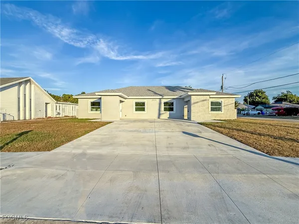 a view of house with yard