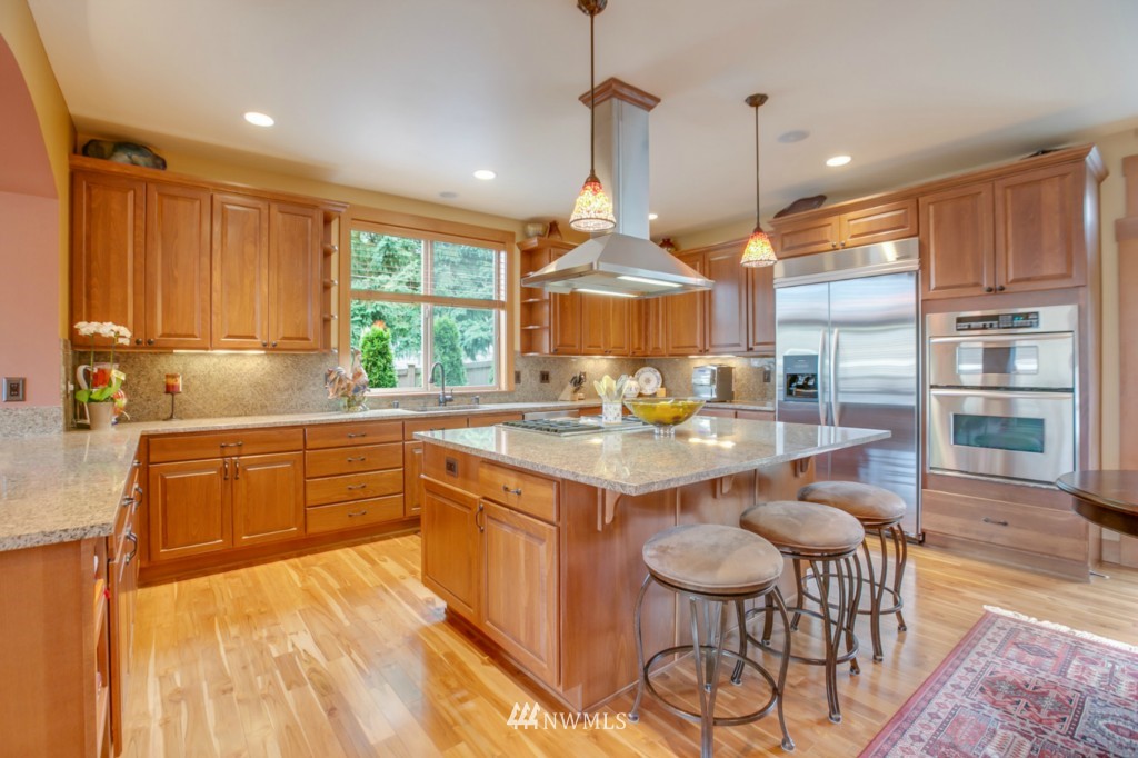 5301 Northeast 17th Place Renton, WA 98059 - Photo 5 of 25