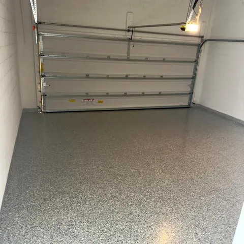 a view of entryway with garden space