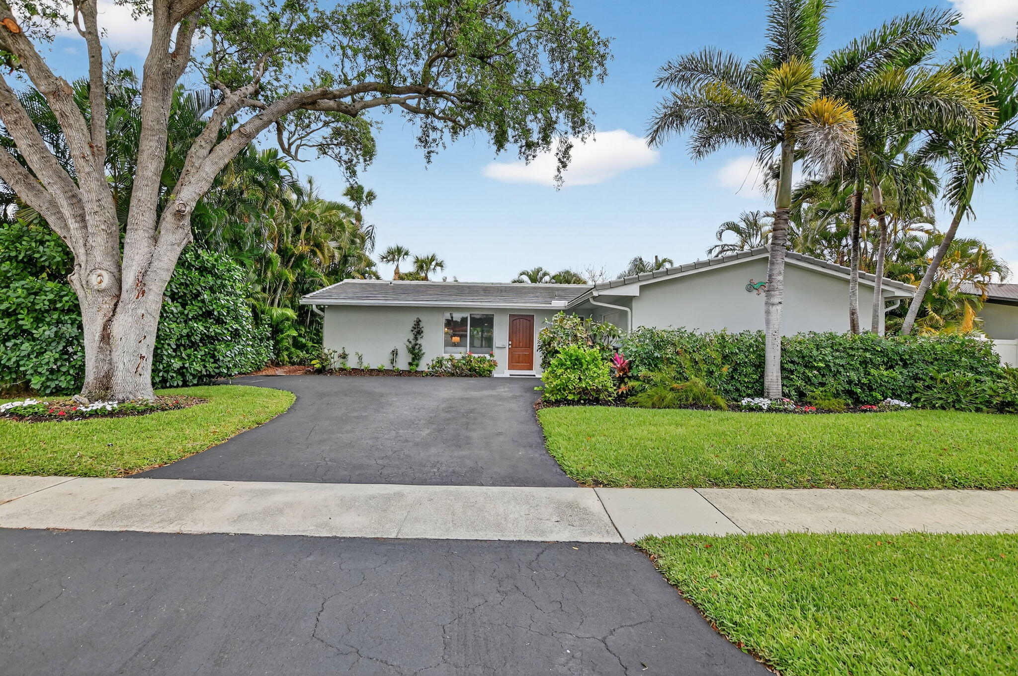 943 Southwest 7th Street Boca Raton, FL 33486 - Photo 4 of 53 Lush Landscaping