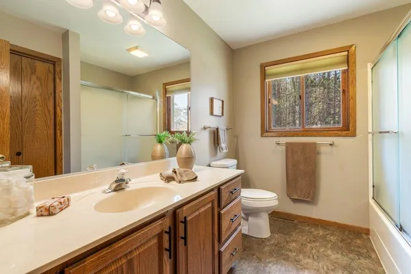 $700,000 | 4437 Old Wells Road, Eau Claire, WI 54703