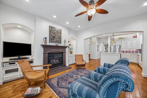 $850,000 | 706 East 12th Street, Houston, TX 77008