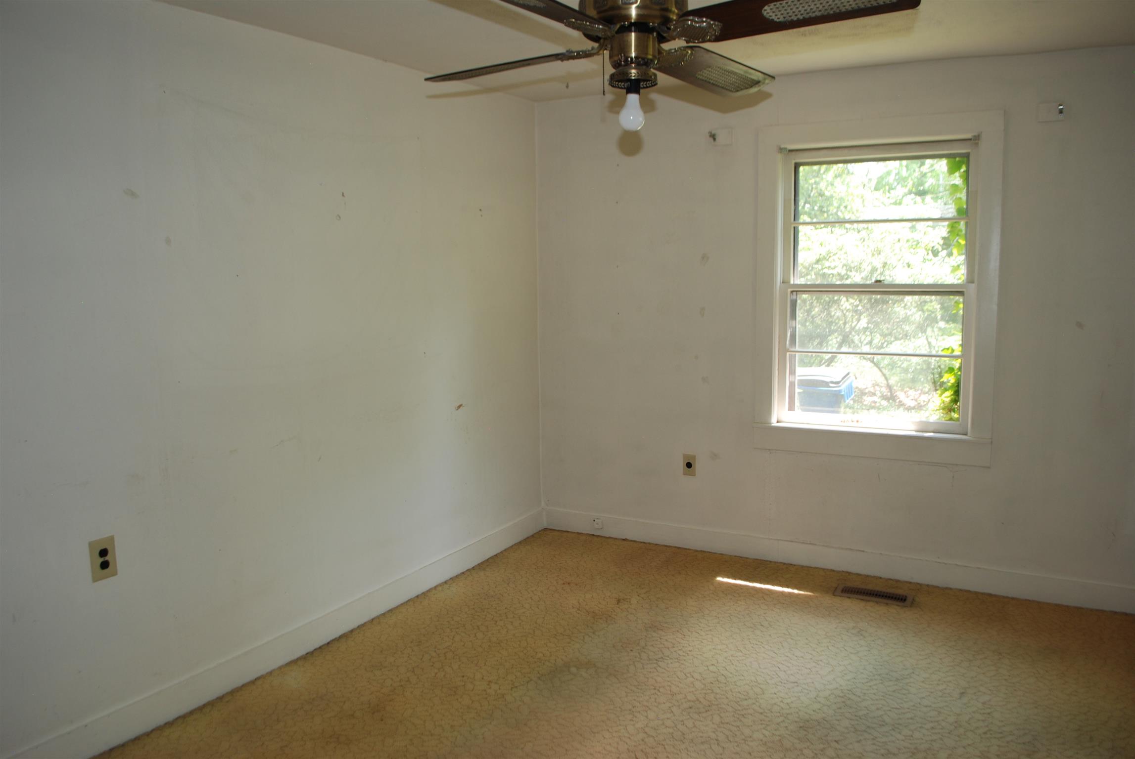 913 Madison Street Manchester, TN 37355 - Photo 2 of 16