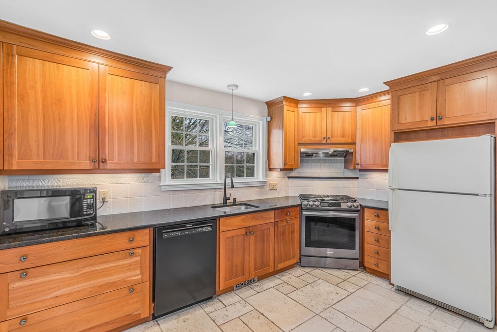 7 Eastview Road Hopkinton, MA 01748 - Photo 2 of 37 Gallery Image 2