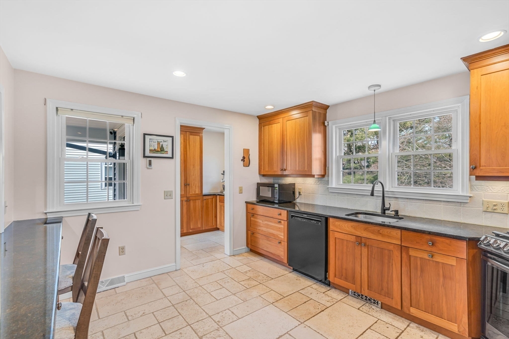 7 Eastview Road Hopkinton, MA 01748 - Photo 3 of 37 Gallery Image 3