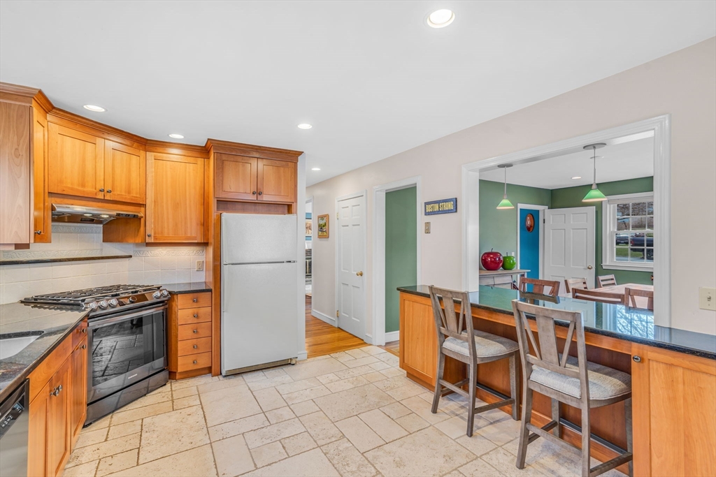 7 Eastview Road Hopkinton, MA 01748 - Photo 4 of 37 Gallery Image 4