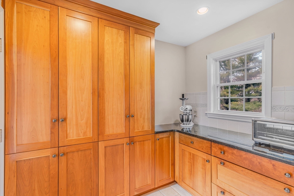 7 Eastview Road Hopkinton, MA 01748 - Photo 6 of 37 Gallery Image 6