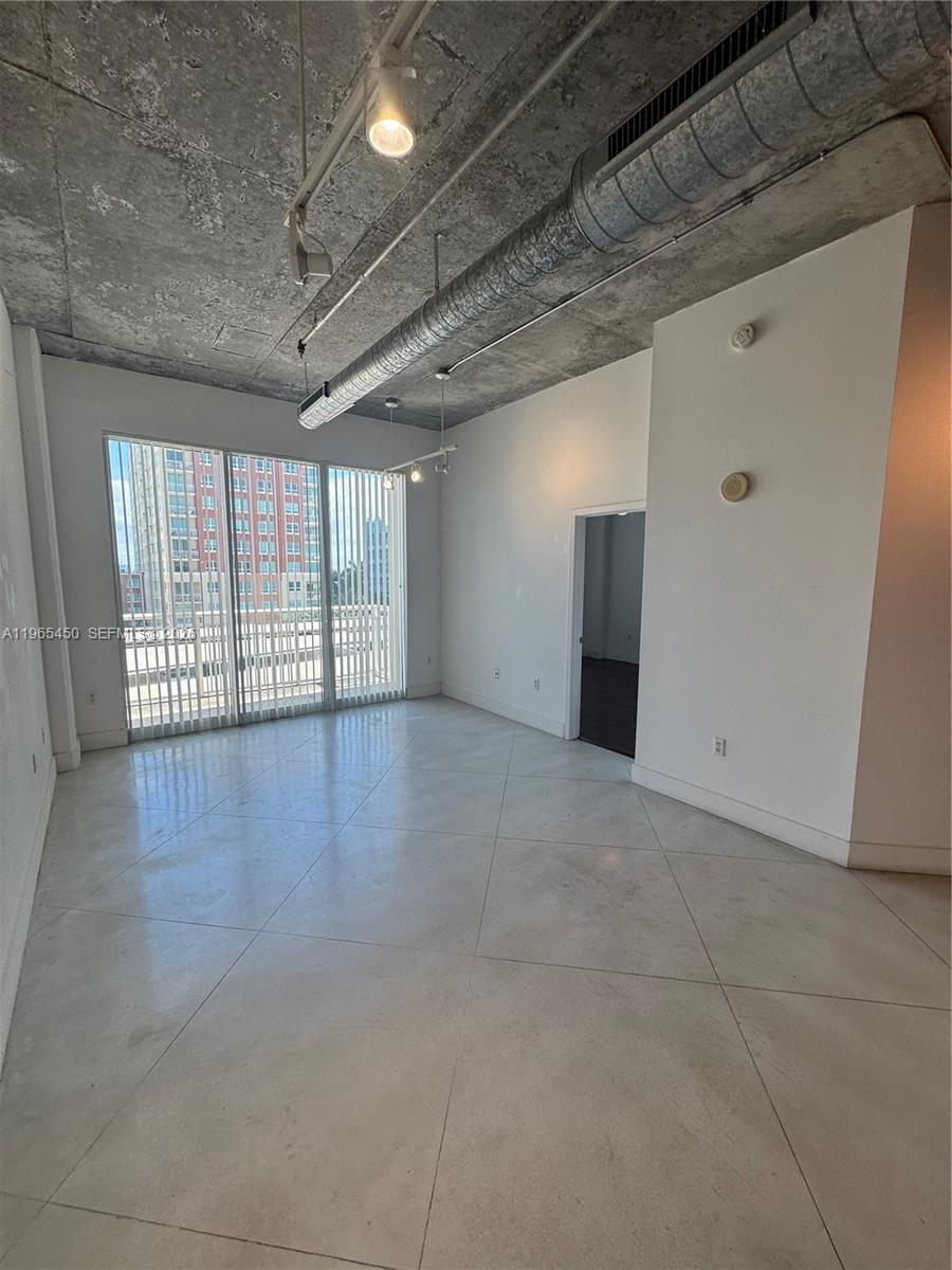 2001 Biscayne Boulevard, Unit 2621 Miami, FL 33137 - Photo 2 of 23 a view of an empty room with a window