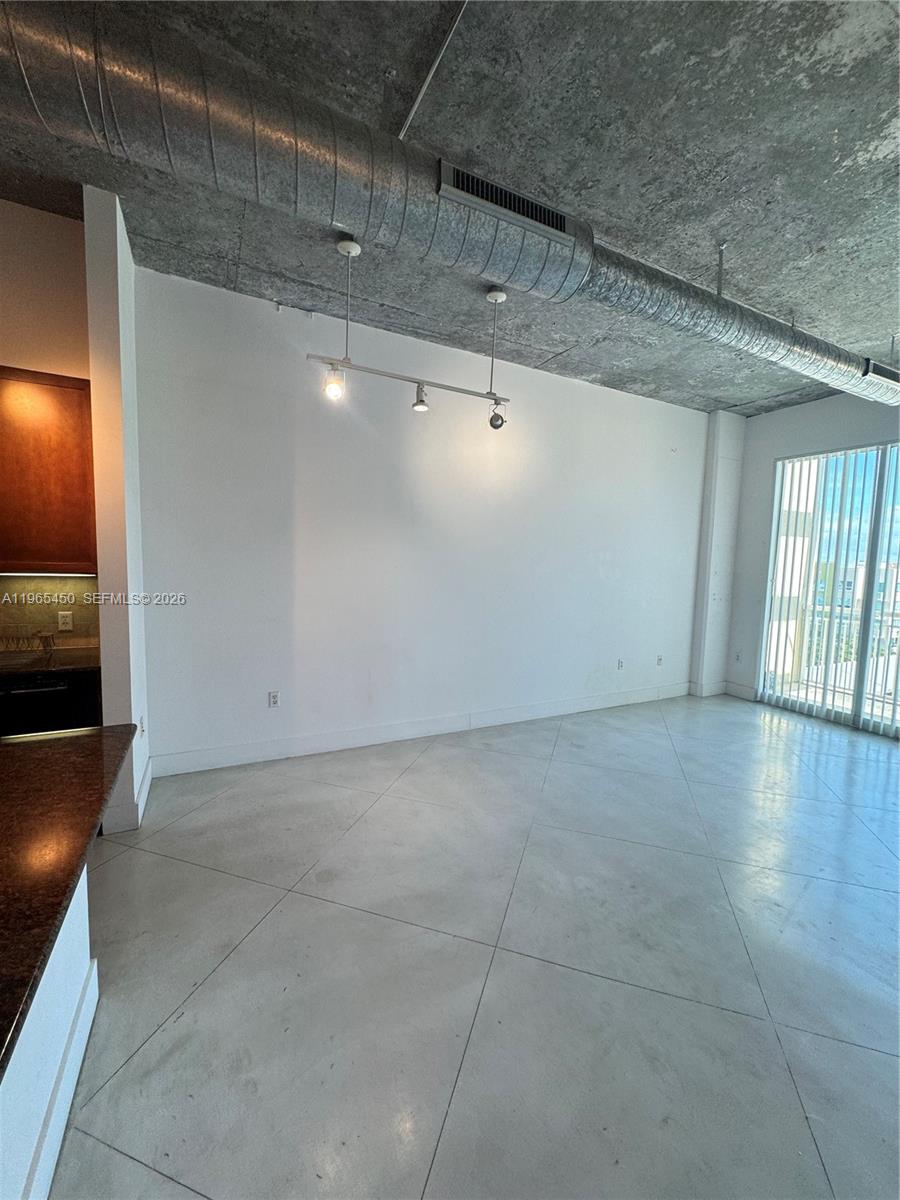 2001 Biscayne Boulevard, Unit 2621 Miami, FL 33137 - Photo 3 of 23 a view of a livingroom with an empty space and a window