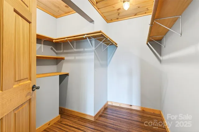 $575,000 | 26 Lakeview Trail, Nebo, NC 28761