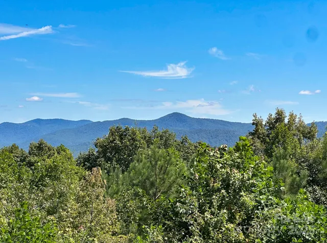 $575,000 | 26 Lakeview Trail, Nebo, NC 28761