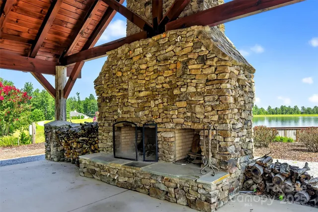 $575,000 | 26 Lakeview Trail, Nebo, NC 28761