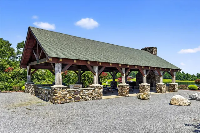 $575,000 | 26 Lakeview Trail, Nebo, NC 28761