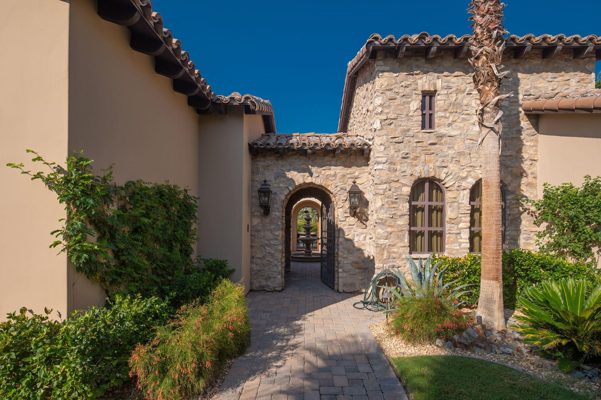 57325 Peninsula Lane La Quinta, CA 92253 - Photo 15 of 66 a front view of a house with a garden