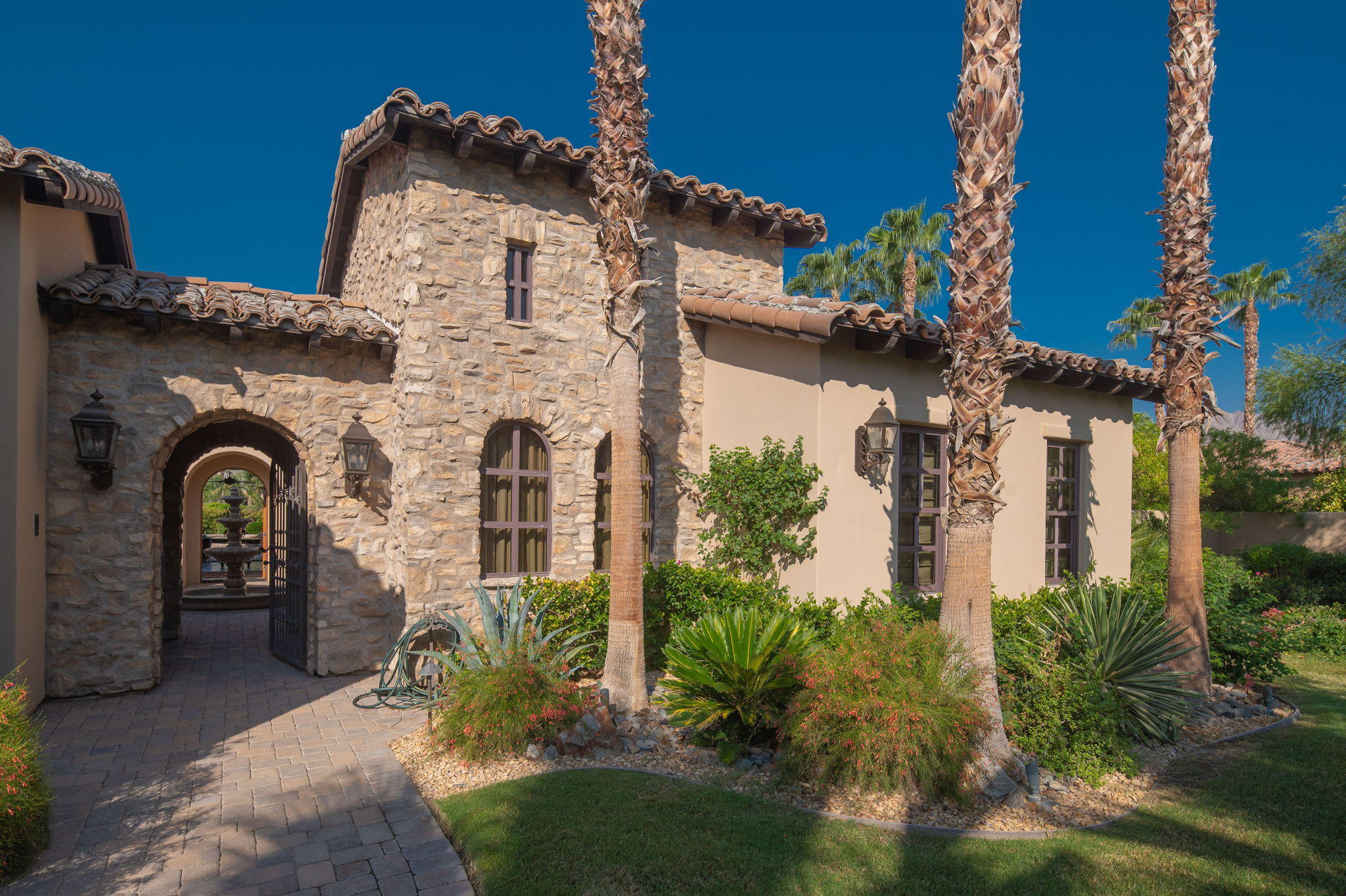 57325 Peninsula Lane La Quinta, CA 92253 - Photo 16 of 66 a front view of a house with garden
